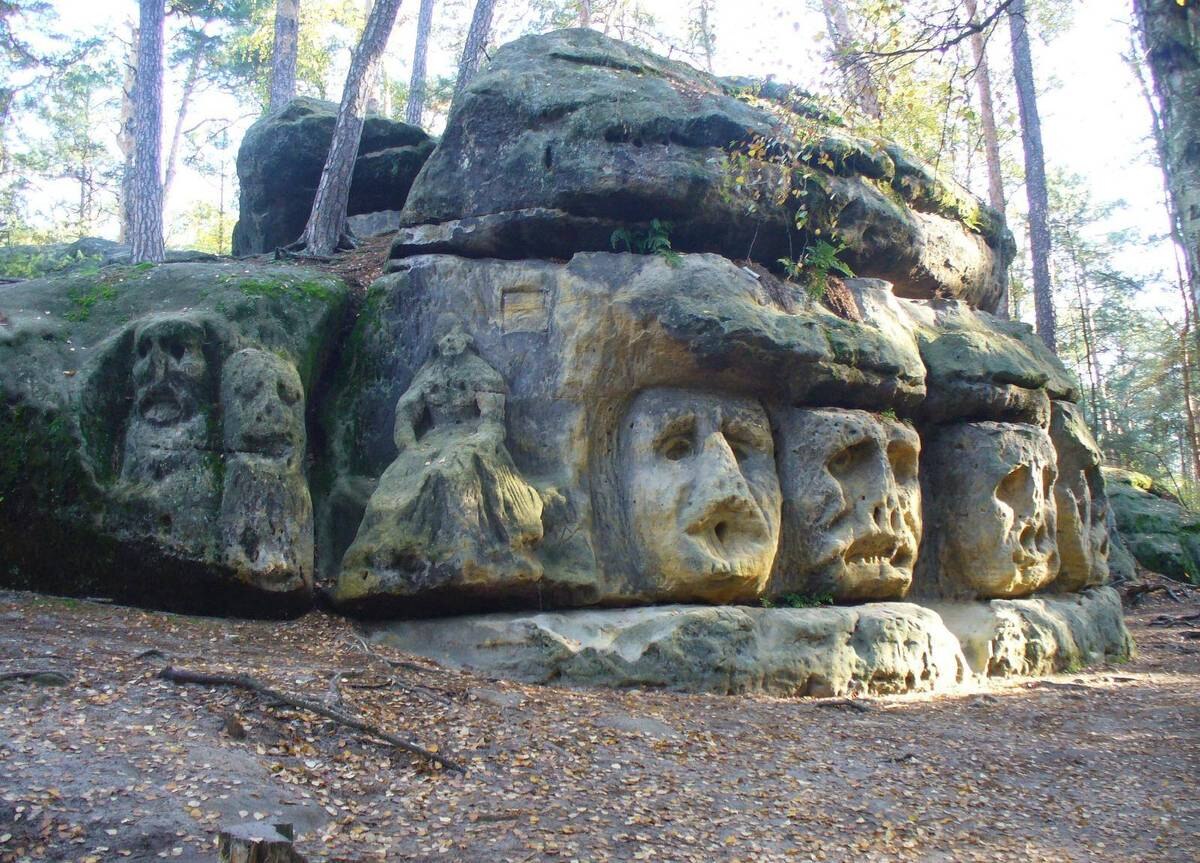 Skalní reliéfy Želízy