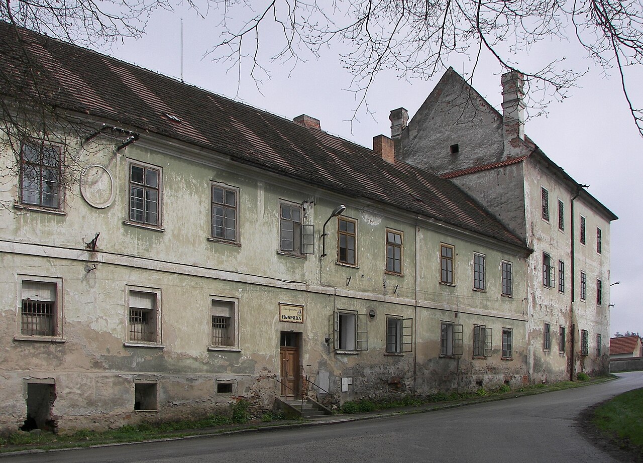 Zámek Komařice