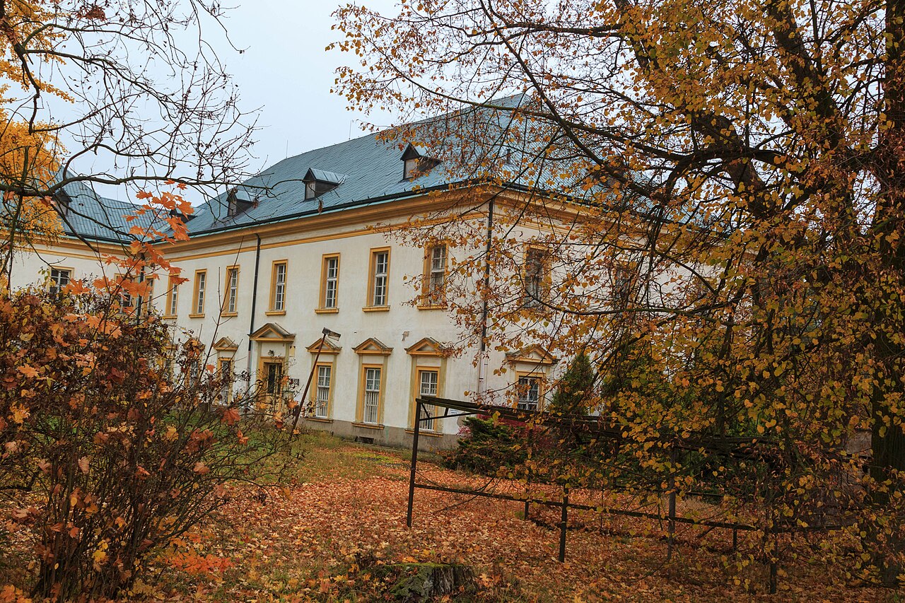 Zámek Černíkovice