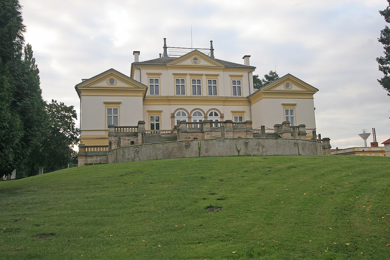 Zámek Dobřenice
