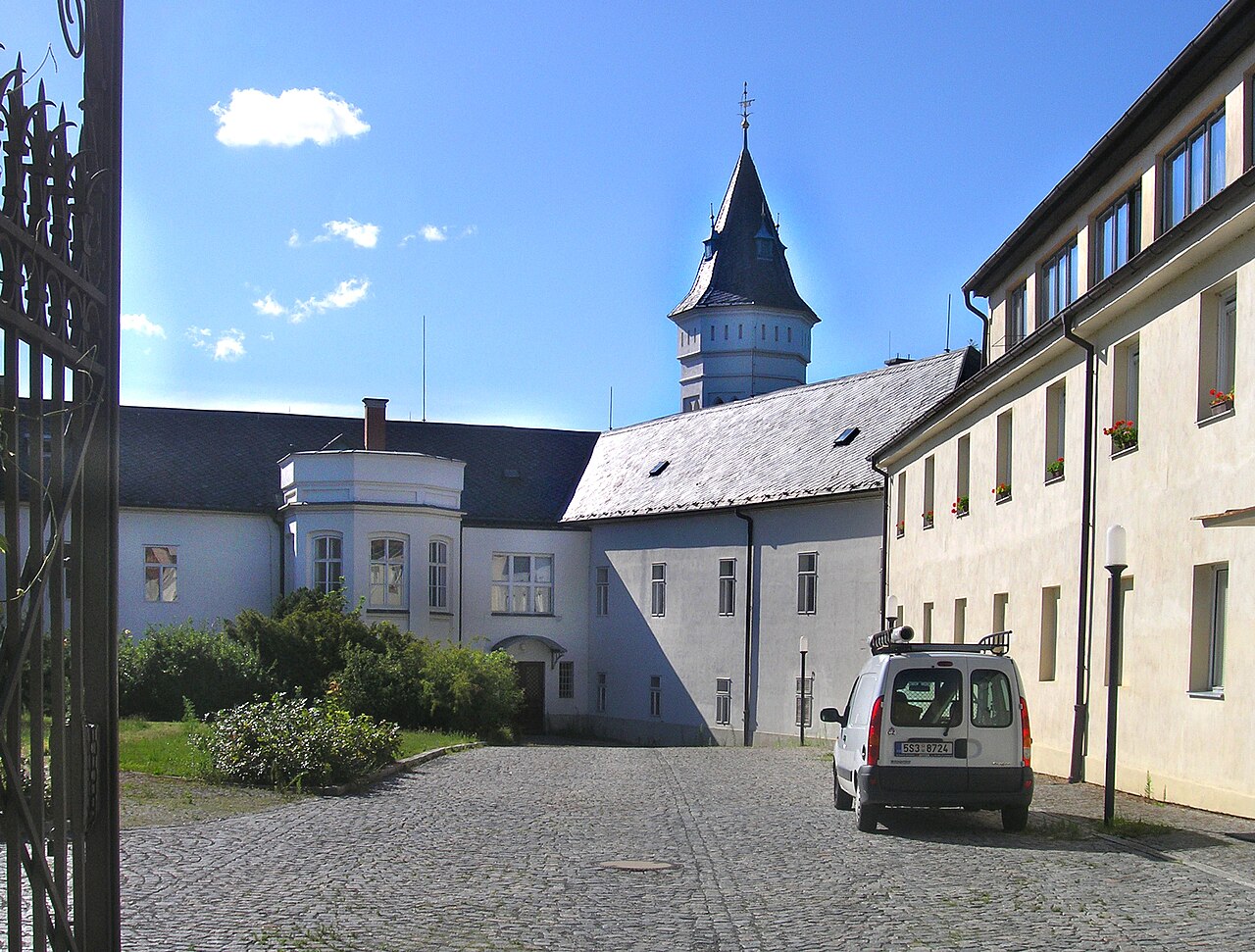 zámek Komořany