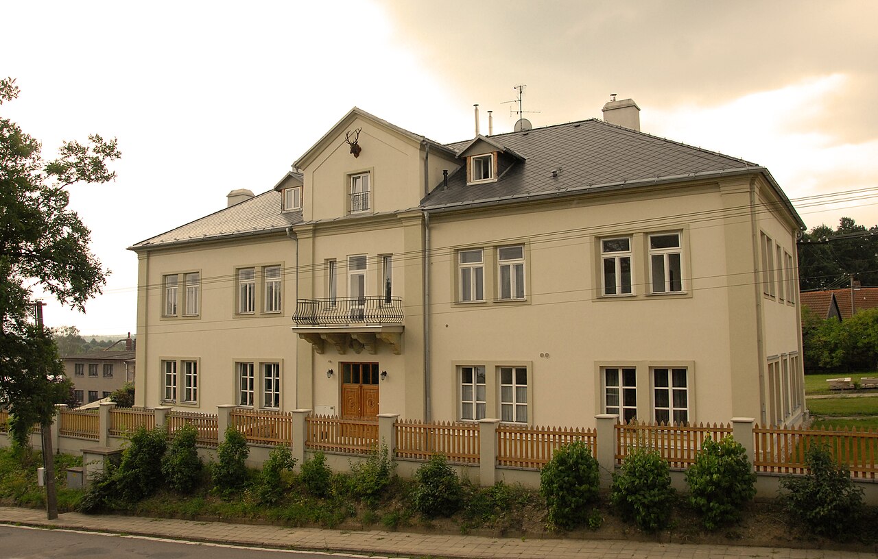 Zámek Horní Jelení